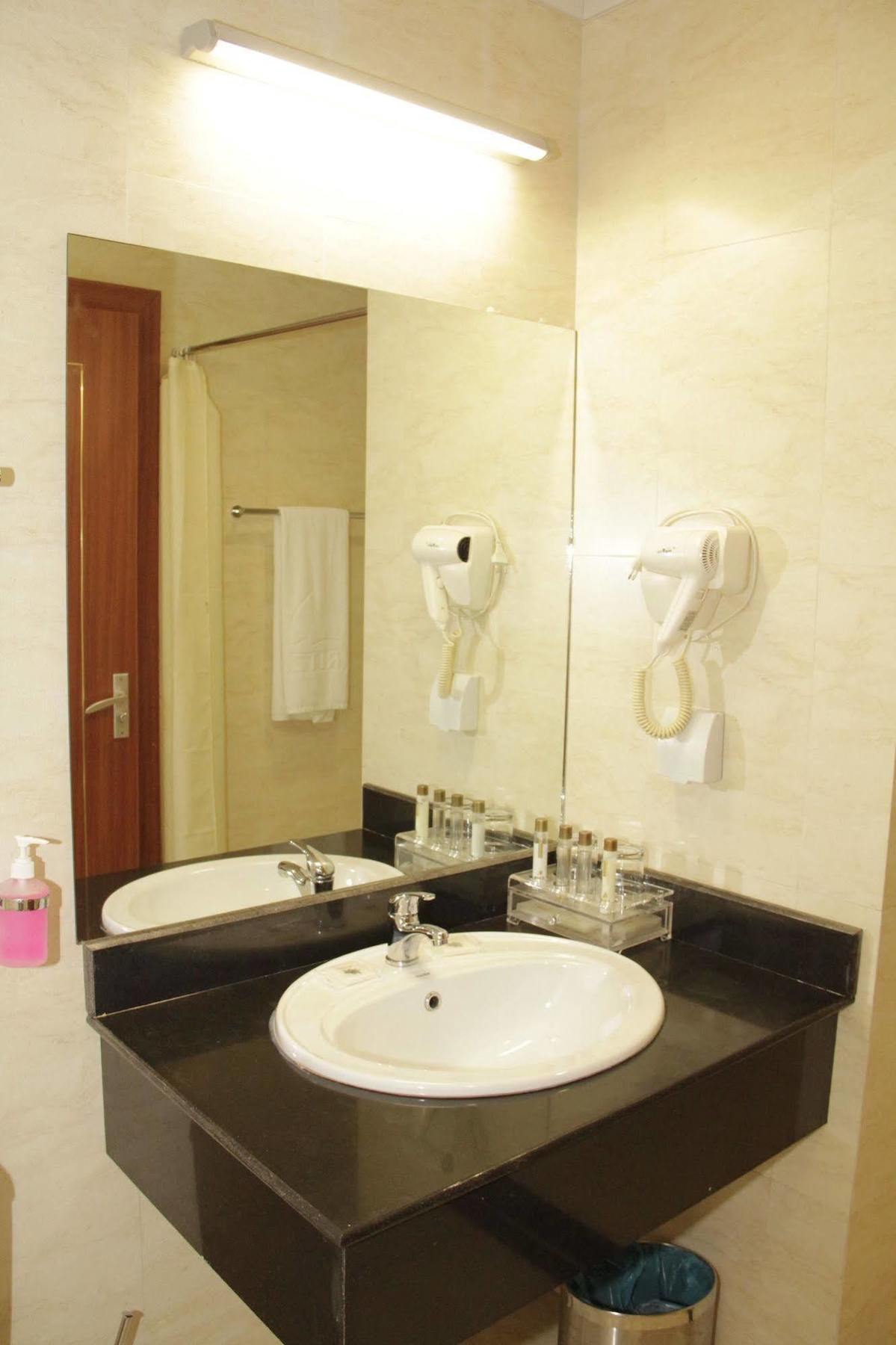 Hotel Victoria Garden Camama ภายนอก รูปภาพ